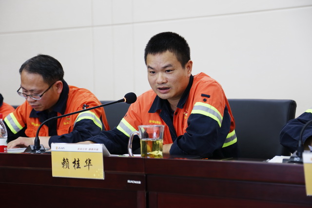多寶山銅業(yè)召開半年工作會 賴桂華強(qiáng)調(diào)愛國、愛企、愛自己 企業(yè)與員工同進(jìn)步3-640.jpg