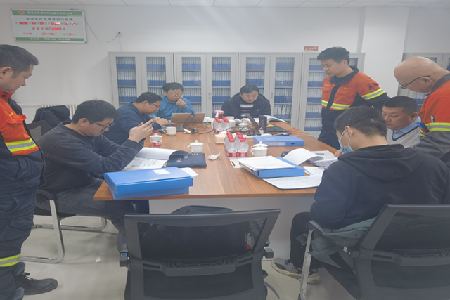 黑河市應(yīng)急管理局邀請省專家對多寶山銅業(yè)進(jìn)行安全檢查.jpg